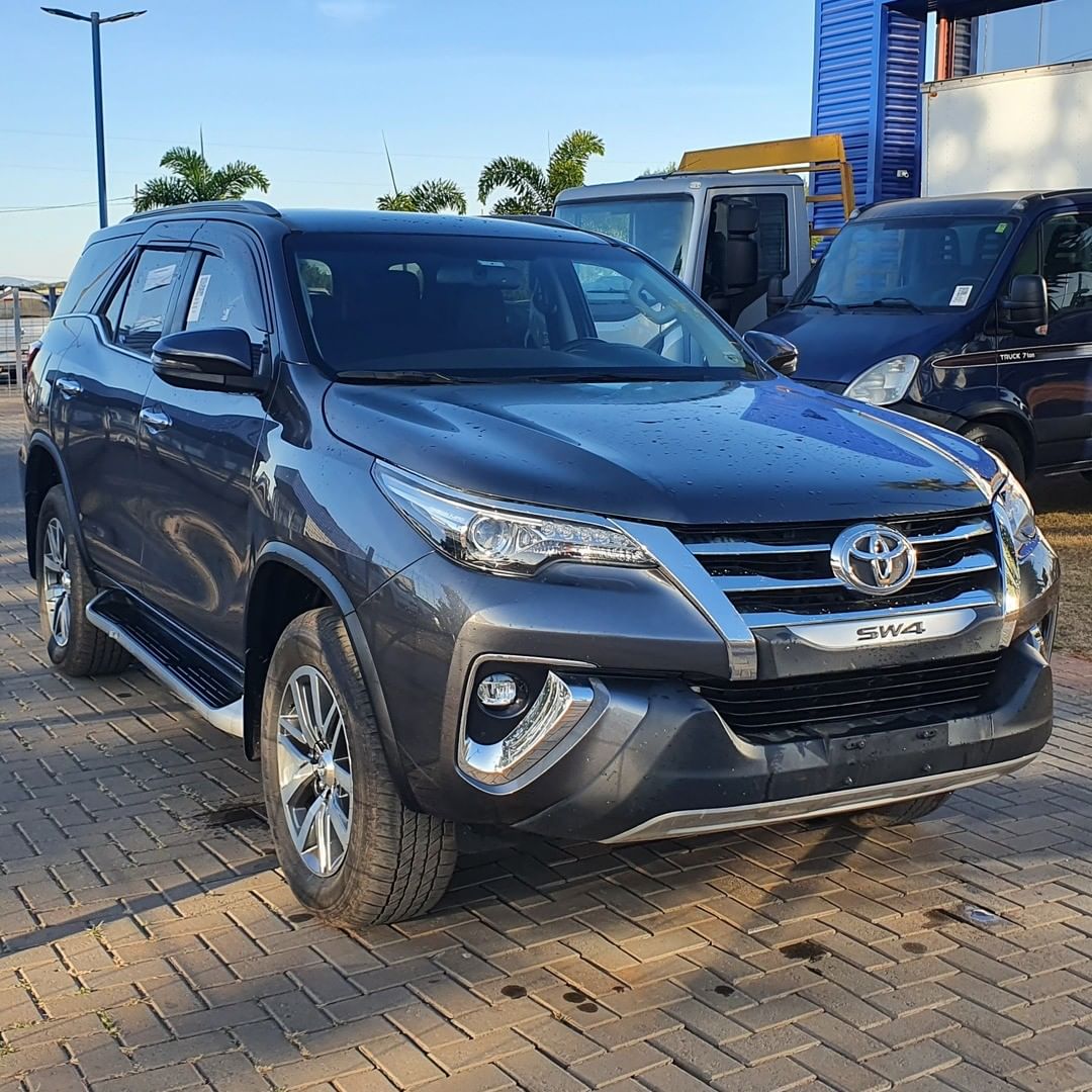 LOTE 10 TOYOTA HILUX SWSRXA4FD 