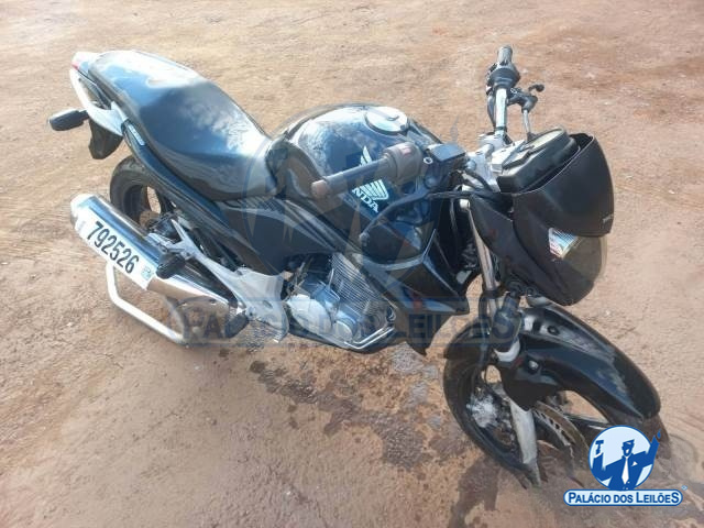 LOTE 23 HONDA CB 300 R ABS 2013/2014 